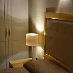 Oda ve Kahvaltı All'opera Prima