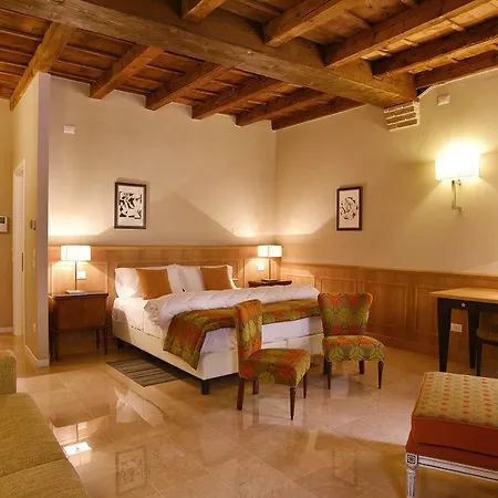 All'opera Prima לינה וארוחת בוקר 4*